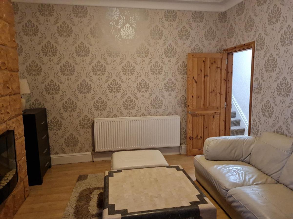 Cheerful 4-bedroom Close To The Sea Дом отдыха